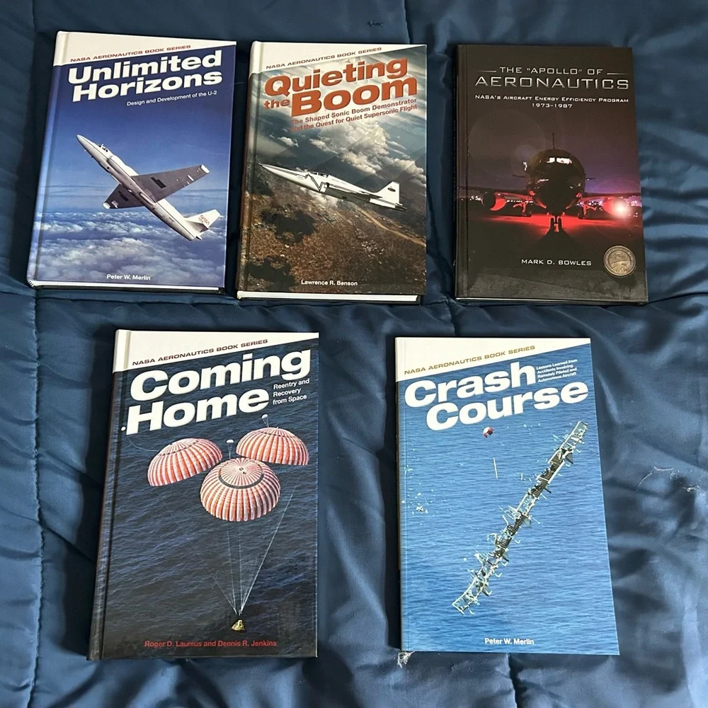 NASA books. - Picture 1 of 1